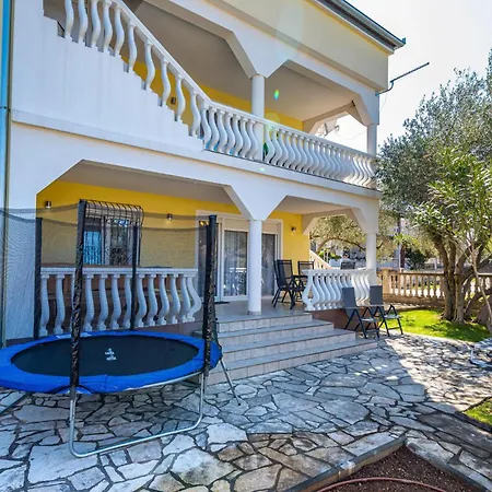 Lovely In Karin Gornji