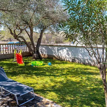 Lovely In Karin Gornji Apartment Gornji Karin