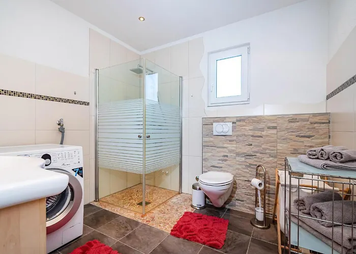 Lovely In Karin Gornji *