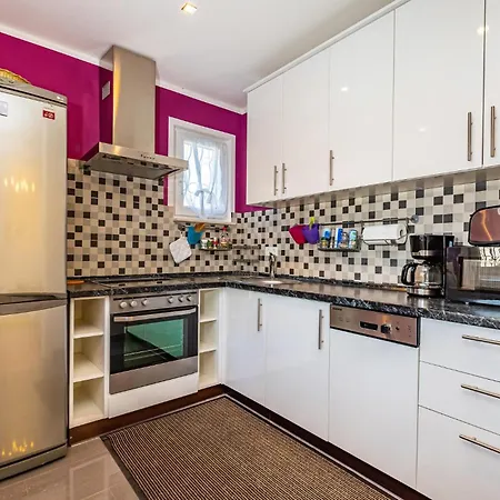 Gorgeous In Karin Gornji With Wifi Apartament Gornji Karin