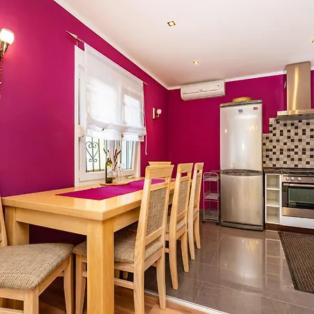 Gorgeous In Karin Gornji With Wifi Apartament Gornji Karin