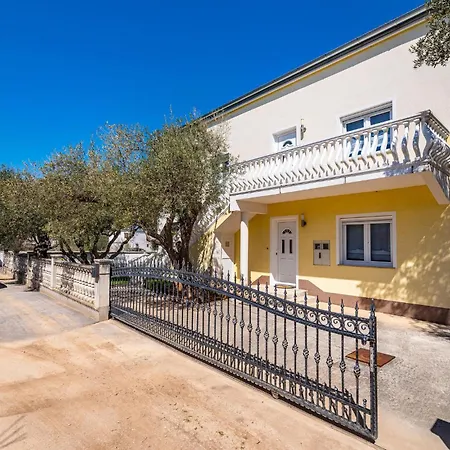 Gorgeous In Karin Gornji With Wifi Apartament Gornji Karin