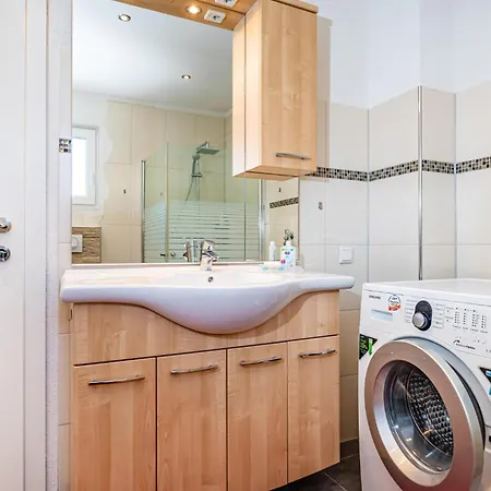 Apartment Gorgeous In Karin Gornji With Wifi *