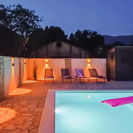 Appartement In Karin Gornji With Swimming Pool